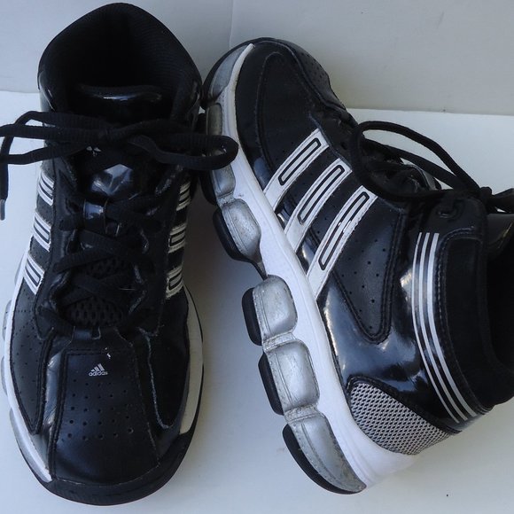 boys adidas trainers size 3